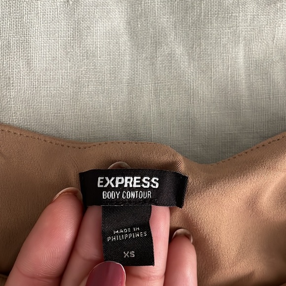 Express Body Contour High Neck Tank - Picture 6 of 7